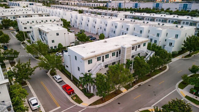 Building Photo - 6401 NW 103rd Pl