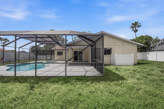 Building Photo - Amazing Pool Home!