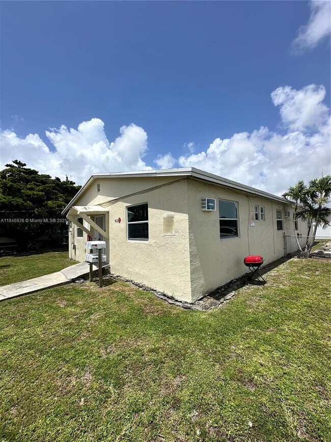 Building Photo - 912 NW 9th Ave