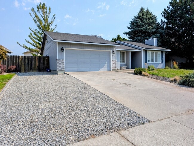 Building Photo - 8906 W Hood Ave
