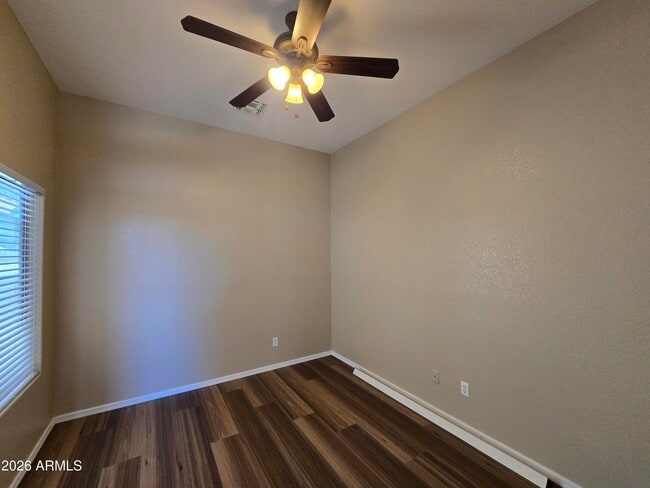 Building Photo - 1074 E Cathy Dr