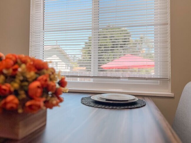 Building Photo - Cozy 2BR Home with Bright Interior & Relaxing Patio