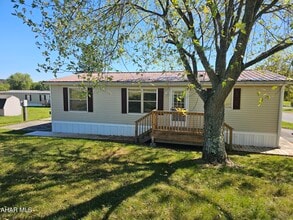 Building Photo - 124 Skyline Dr