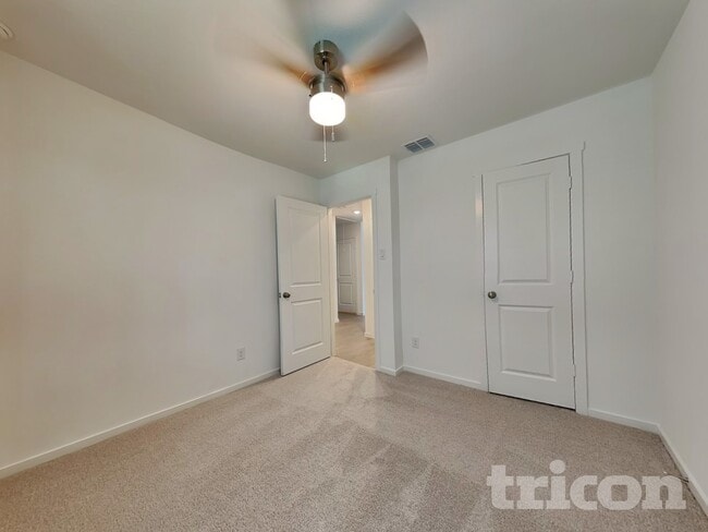 Building Photo - 1620 Parlier St