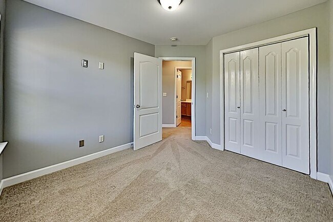 Building Photo - 735 Tulip Grove Rd