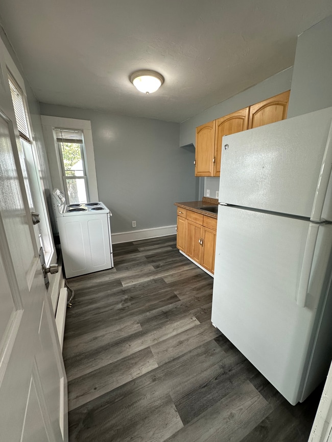 Building Photo - 66 Pecker St