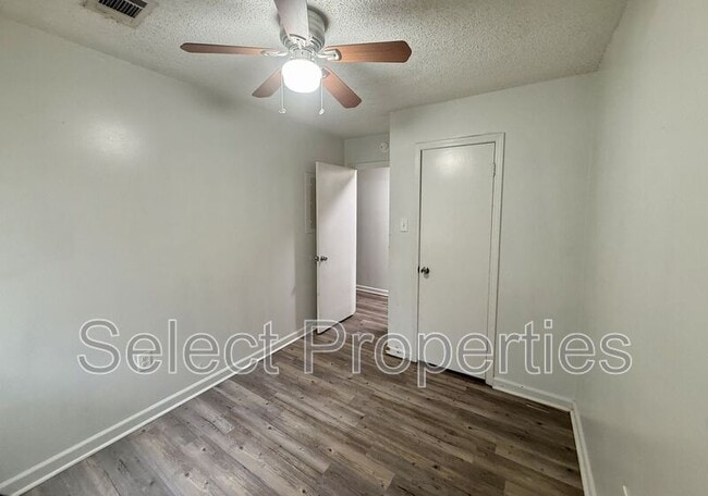 Building Photo - 1618 W Matthews Ave