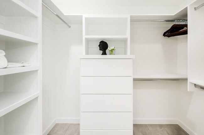 Building Photo - 305 Deer Path Lp