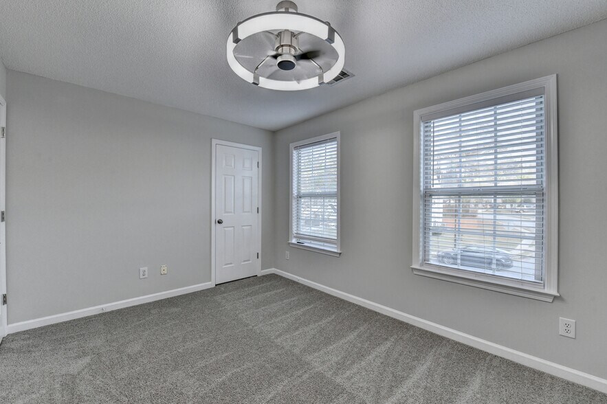 Building Photo - 3415 Oxwell Dr