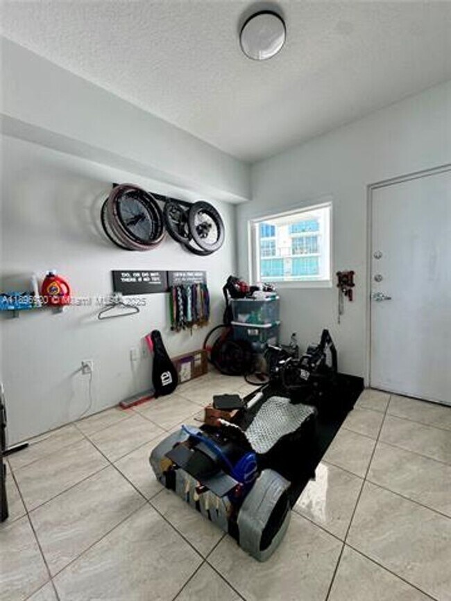 Building Photo - 6580 Indian Creek Dr