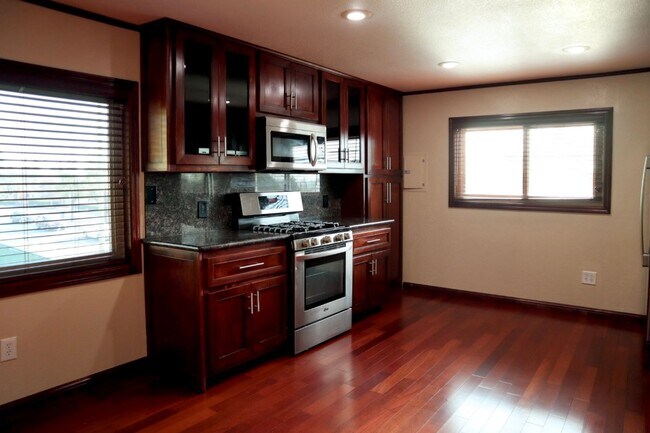 Building Photo - 35754 Mission Blvd