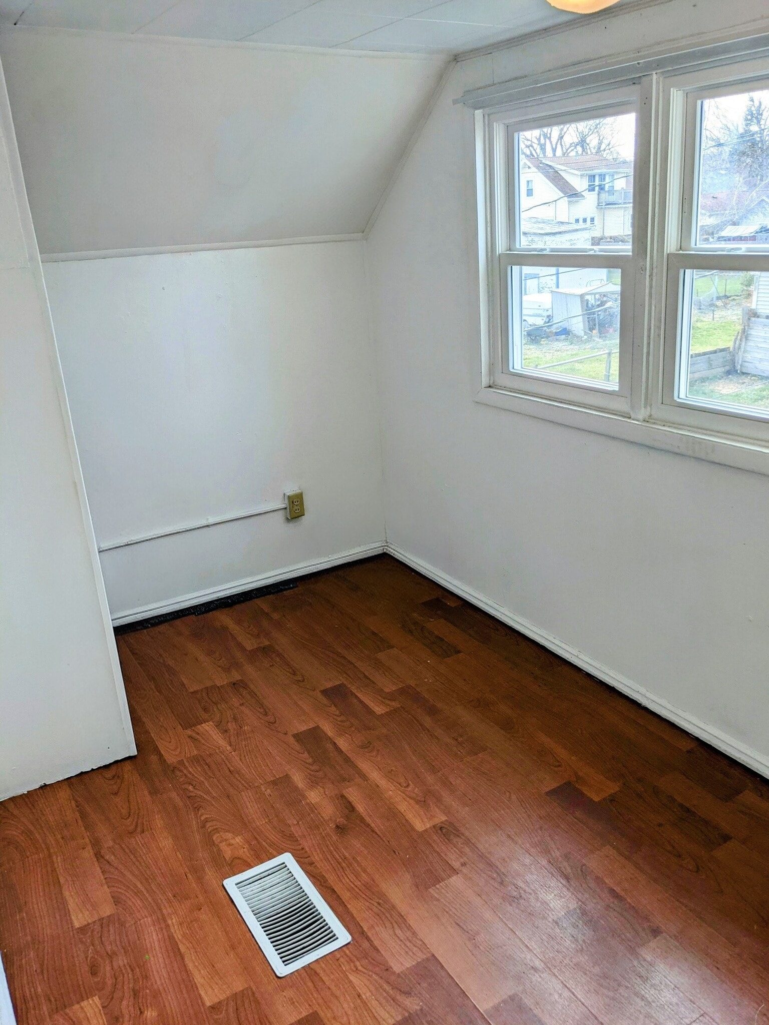 3rd bedroom upstairs - 1410 Hamilton St SW