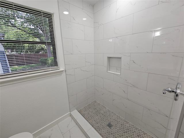 Building Photo - 2402 Housley Dr