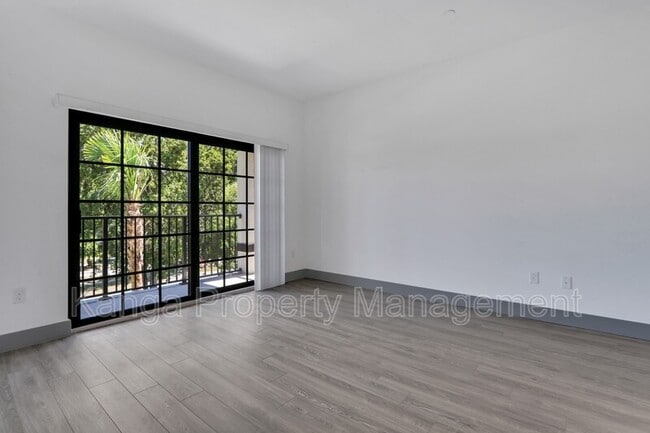 Building Photo - 600 NE 14th Ct