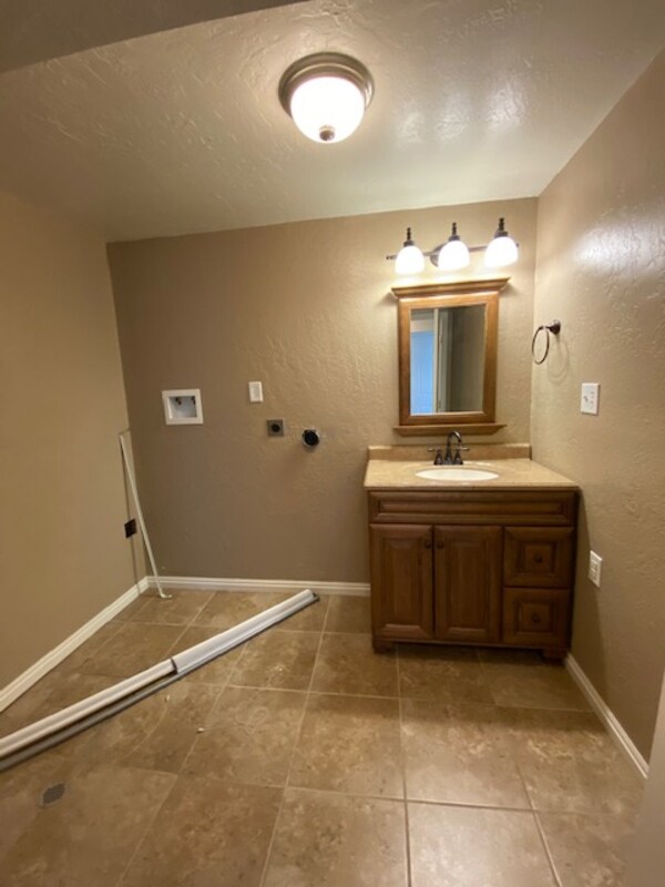 Building Photo - 2022 N 850 W