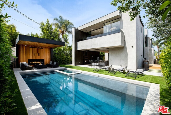 Building Photo - 434 Flores St