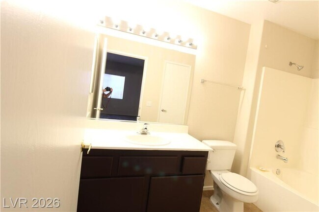 Building Photo - GATED 2 BED/2BATH CONDO IN NORTH LAS VEGAS