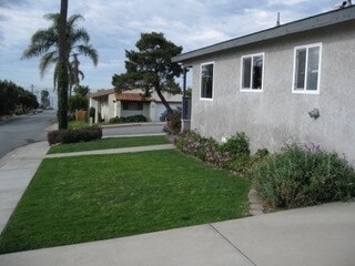 Building Photo - Beautiful Three Bedroom One and half Bath ...