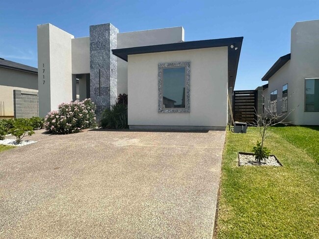 Building Photo - 1717 Fresnillo Dr