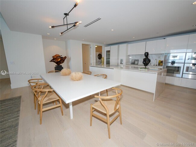 Building Photo - 10201 Collins Ave