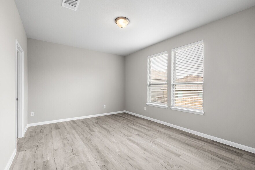 Building Photo - 313 McLintock Rd