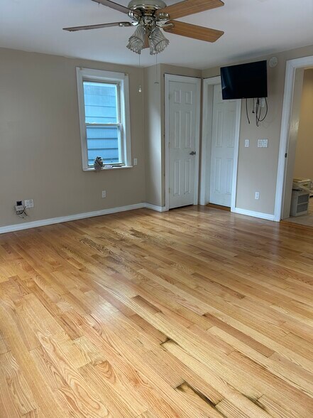 Building Photo - 178 Crescent Pl