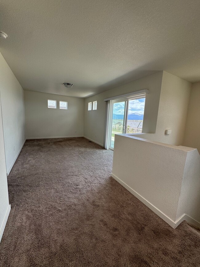 Building Photo - 5836 Thurless Ln