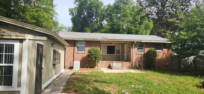 Building Photo - 800 Lake Shore Ter