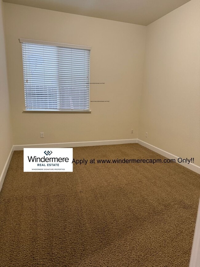 Building Photo - Welcome Home To This Well Maintained Immaculate Westlake Gated Community HOME!