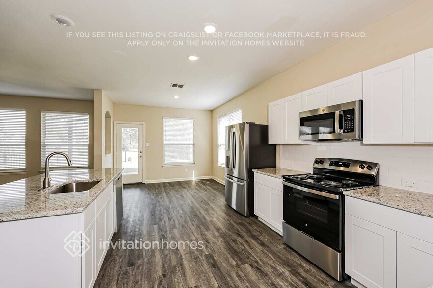 Building Photo - 5237 Bay View Dr