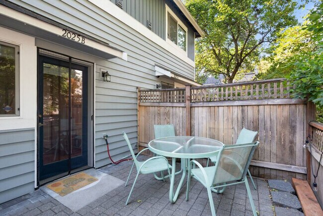 Building Photo - 2025 South Main St