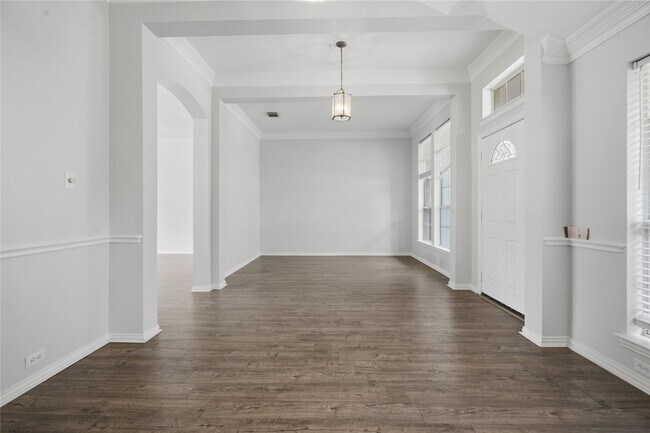 Building Photo - 5755 Lightstone Ln