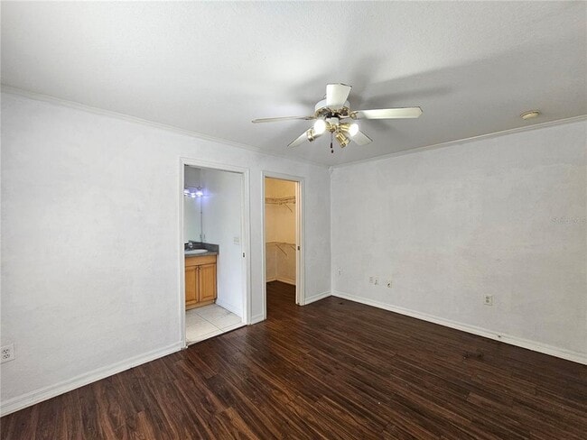 Building Photo - 2746 Smithtown Dr