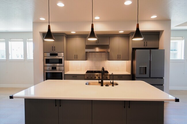 Building Photo - 3045 S Honeycomb Way