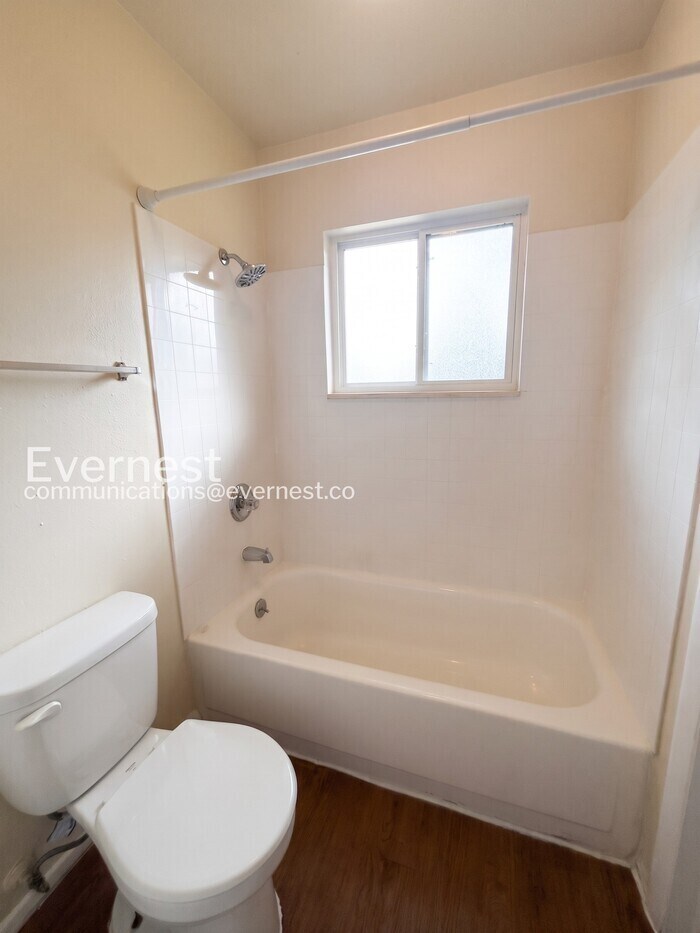 Building Photo - 4203 Goldenrod Dr
