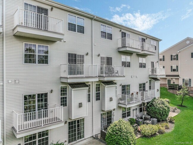 Building Photo - 1115 Balsam Dr
