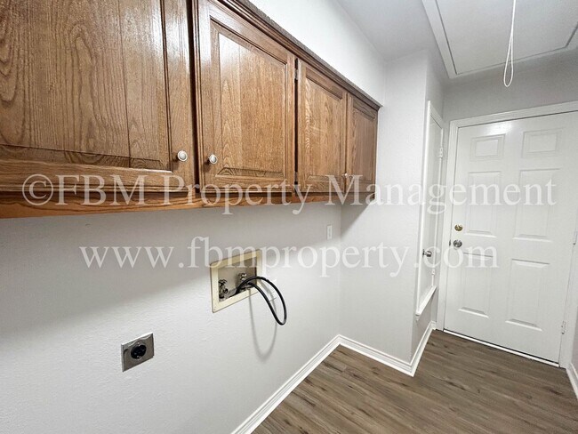 Building Photo - 806 Cresside Ln
