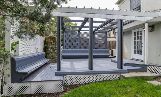 Building Photo - Beautiful Home in Upper Oakmore!