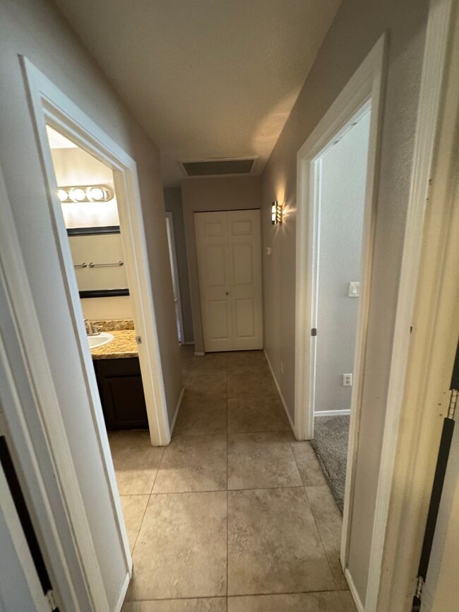 Building Photo - Beautiful & Cozy Chandler Home!