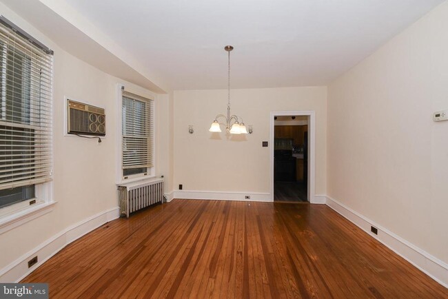 Building Photo - 21 E Abington Ave