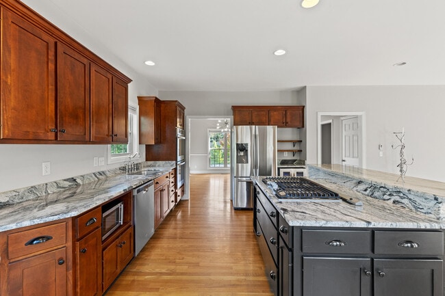 Building Photo - 2505 Eastway Dr