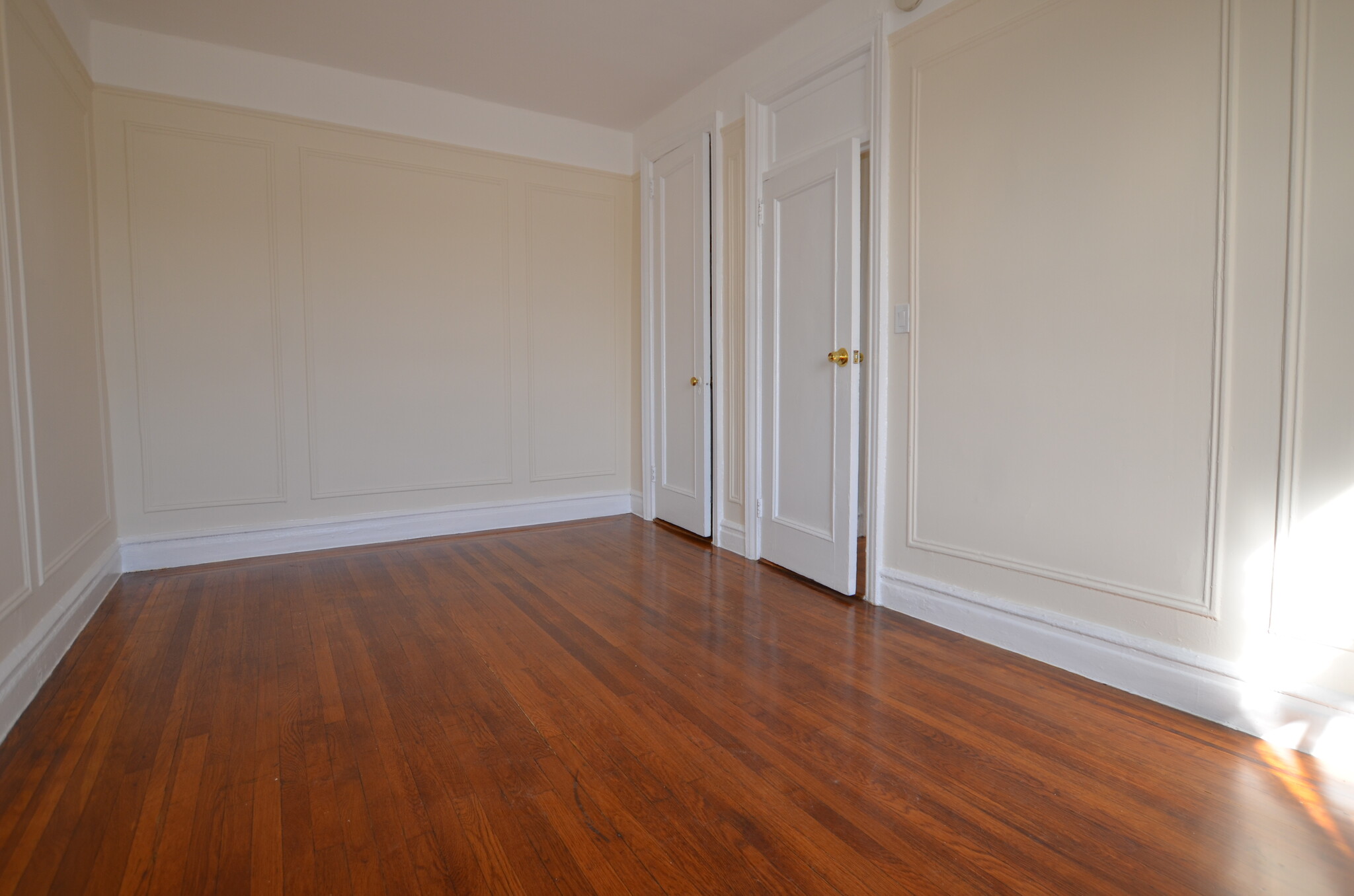 Building Photo - 121 E 38th St