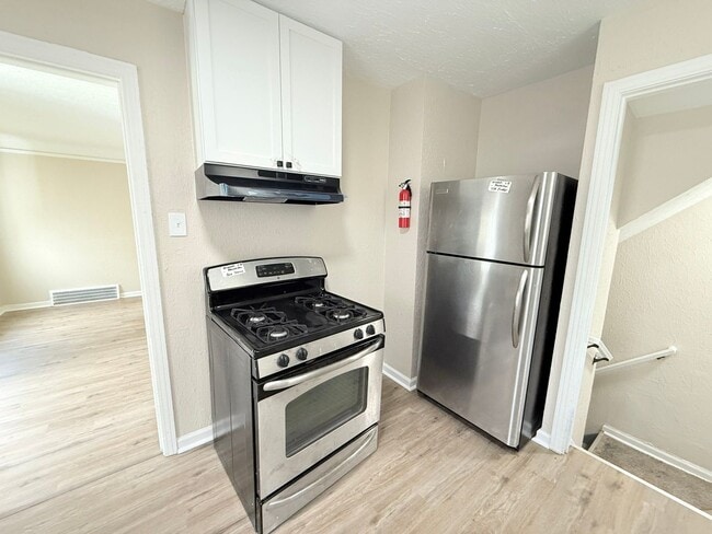 Building Photo - Renovated 3-Bedroom Home – We Welcome Sect...