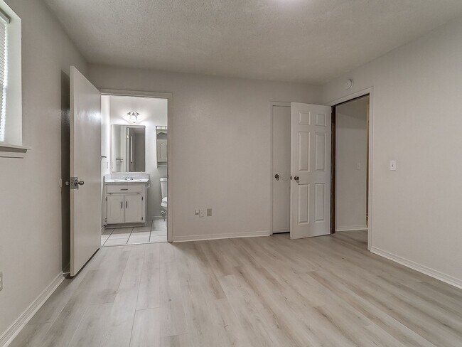 Building Photo - 2b 2ba in Piedmont Schools