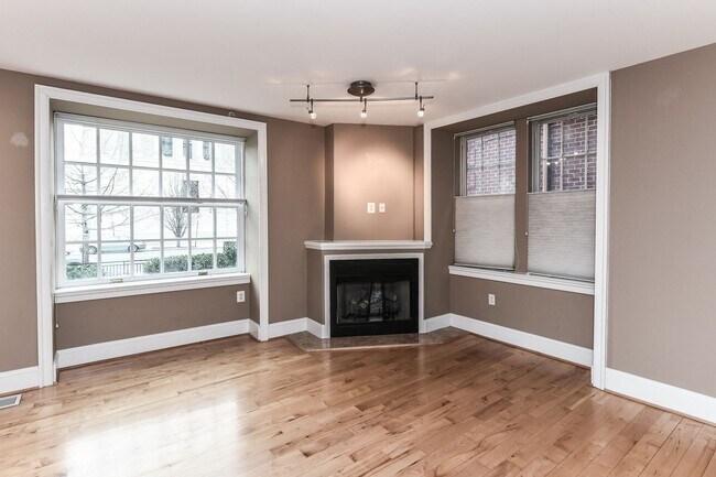 Building Photo - Luxury Two Bedroom near DuPont + Parking