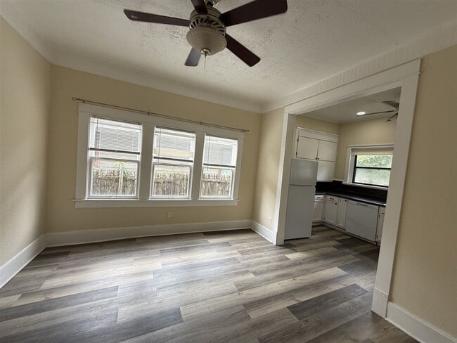 Building Photo - Beautifully Renovated 2 bedroom, 1 bath Bungalow | Historic Highland area | $900/Month Rent
