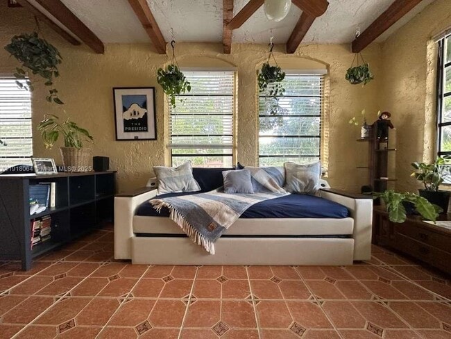 Building Photo - 514 Palermo Ave