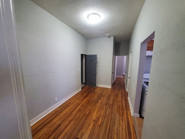 Building Photo - 10 Abbotsford St