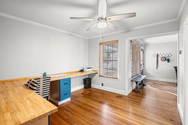 Building Photo - 306 Naples St