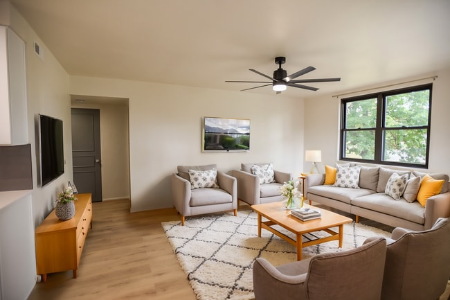 Building Photo - Farragut Flats